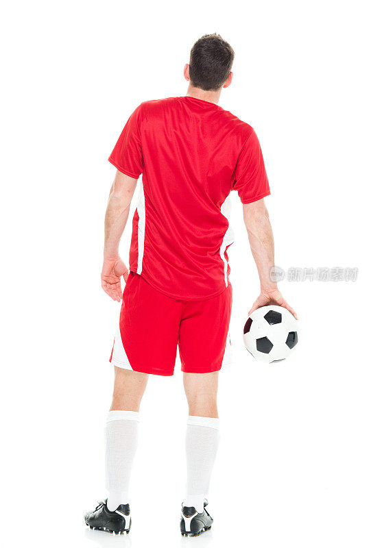 全长/一人/ 30-39岁英俊的人的后视图高加索男性/中年成年男子/中年成人足球运动员站在前面的白色背景穿着足球制服谁是微笑/快乐/愉快/运动/足球场